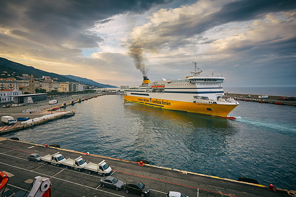 Transporte de vehículos en ferry